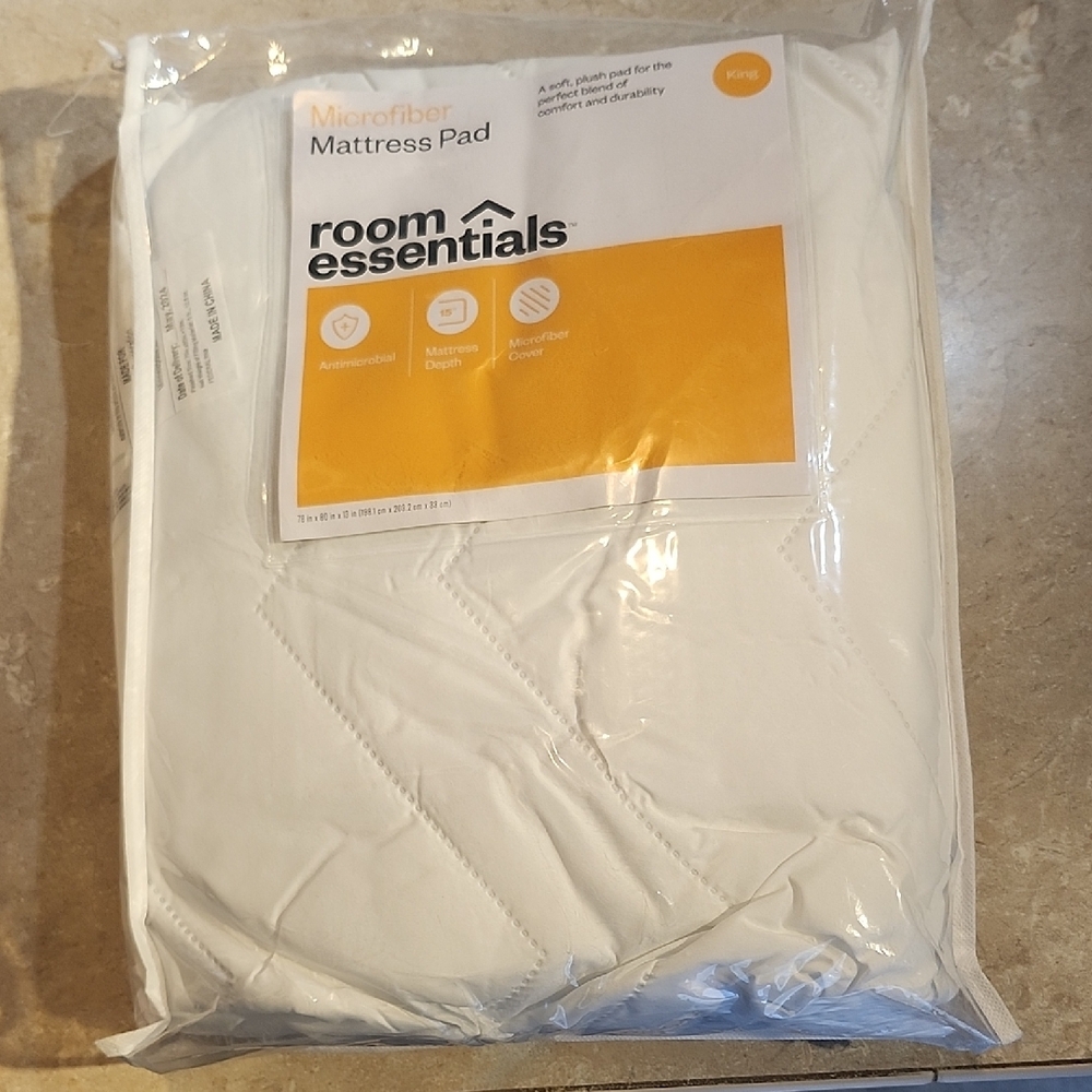 Room Essentials King 15" Deep Microfiber Mattress Pad